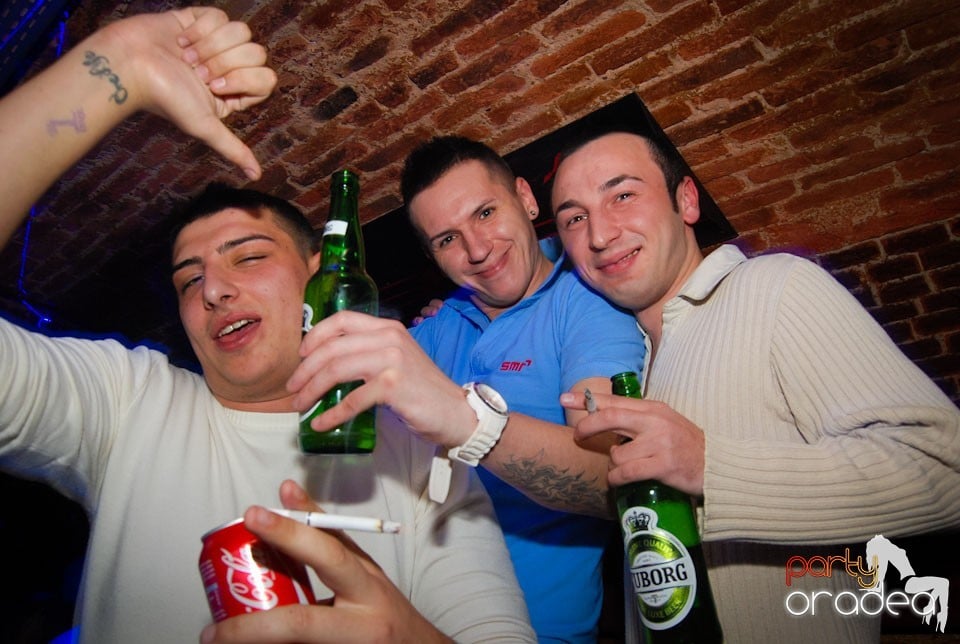 Party time în Club Escape, 