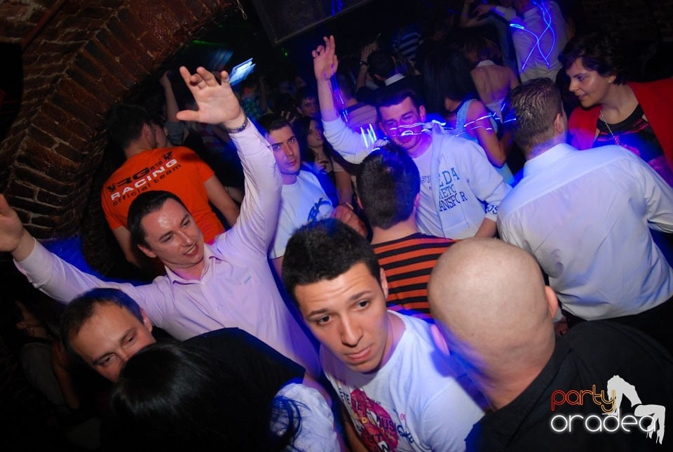 Party time în Club Escape, 