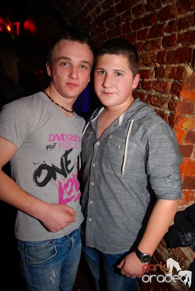 Party time în Club Escape, 