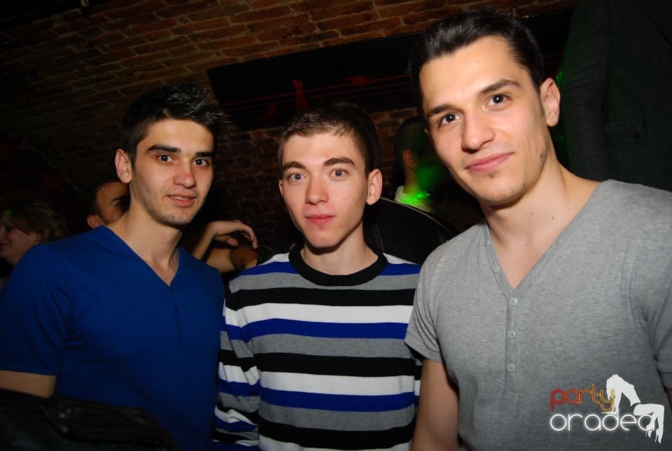 Party time în Club Escape, 