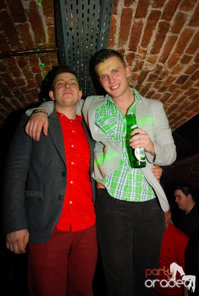 Party time în Club Escape, 