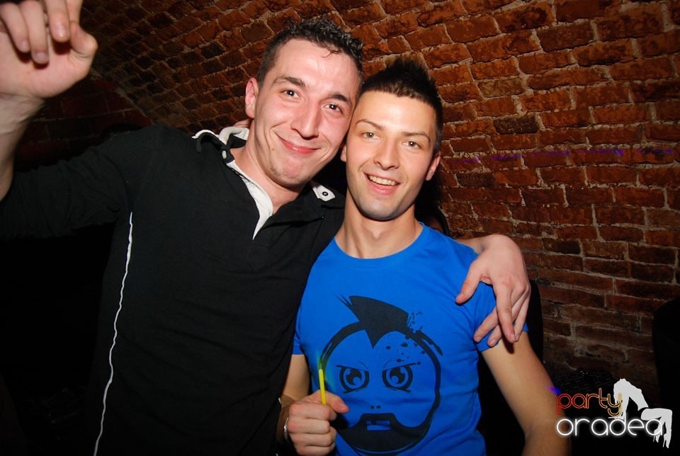 Party time în Club Escape, 