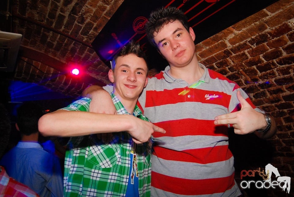 Party time în Club Escape, 