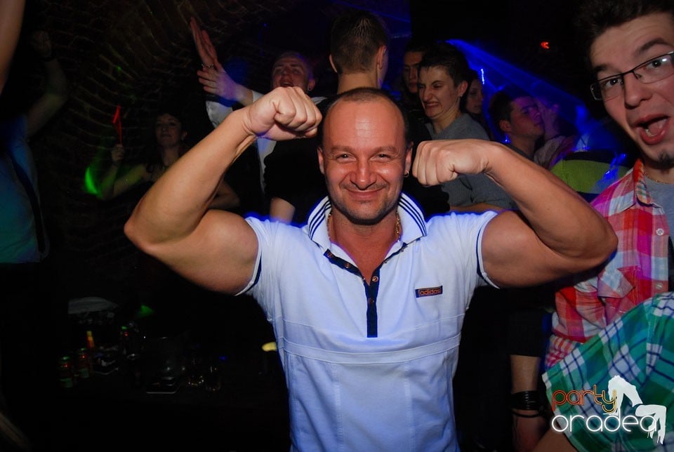 Party time în Club Escape, 