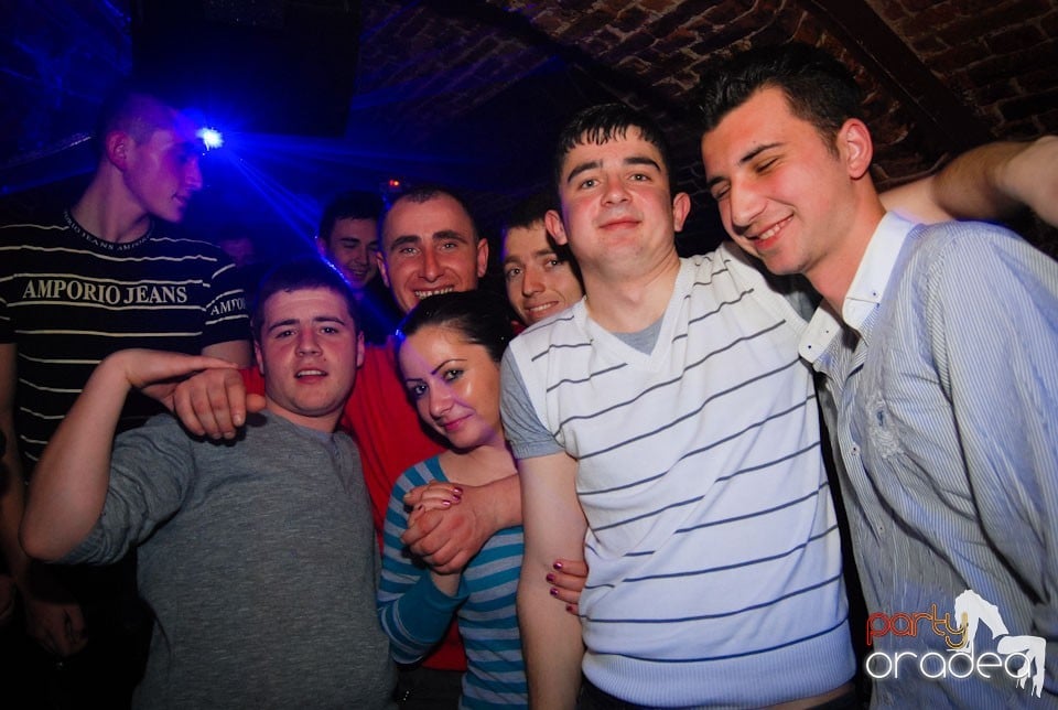 Party time în Club Escape, 