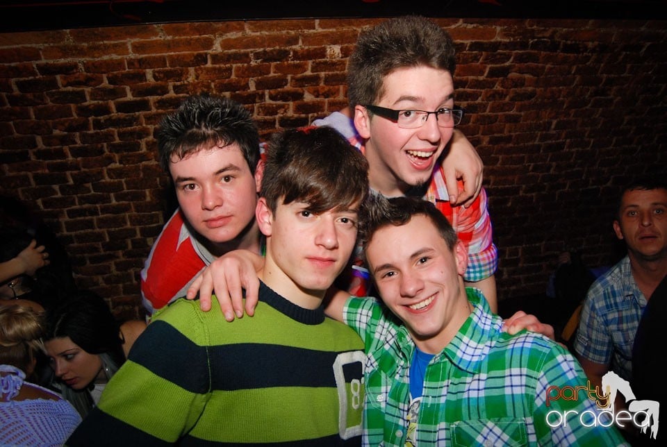 Party time în Club Escape, 