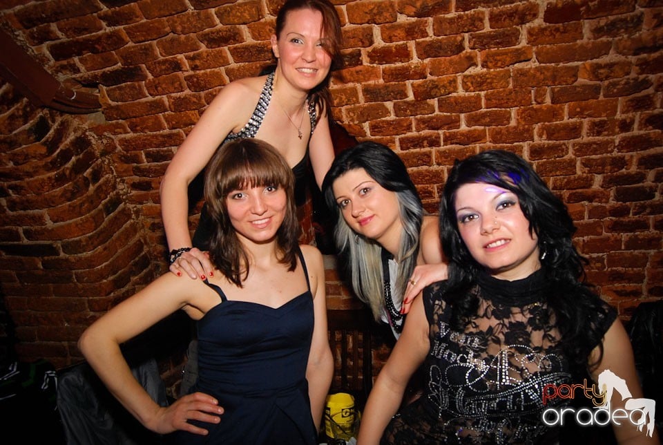 Party time în Club Escape, 