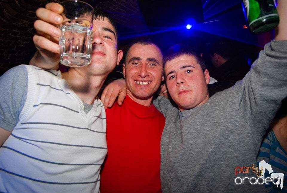 Party time în Club Escape, 