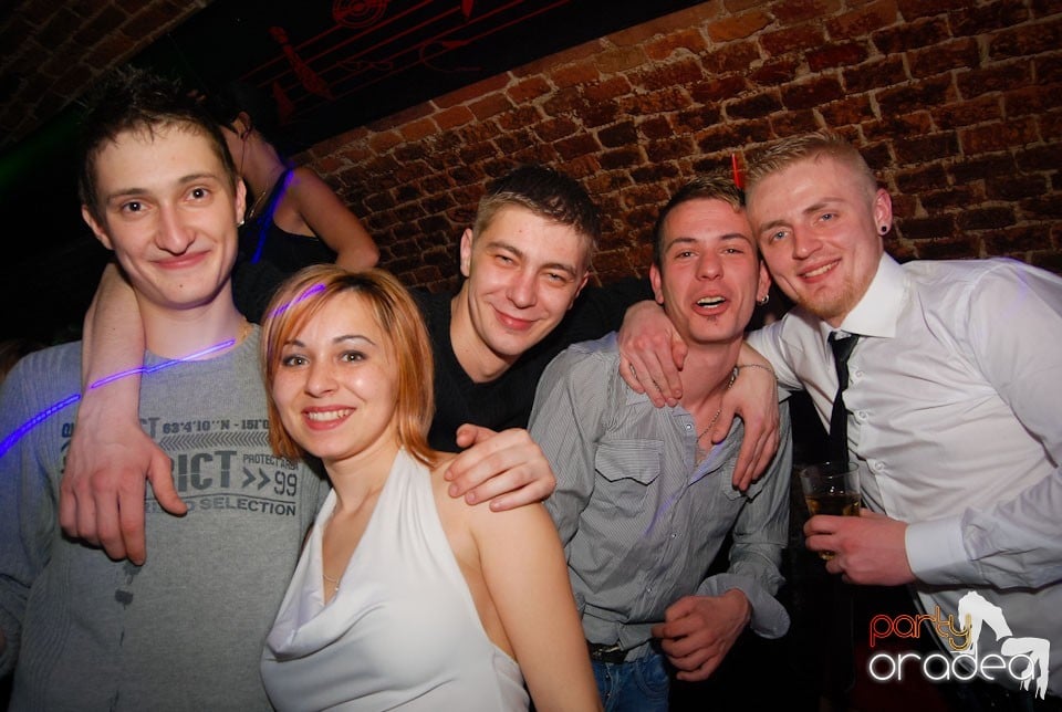 Party time în Club Escape, 