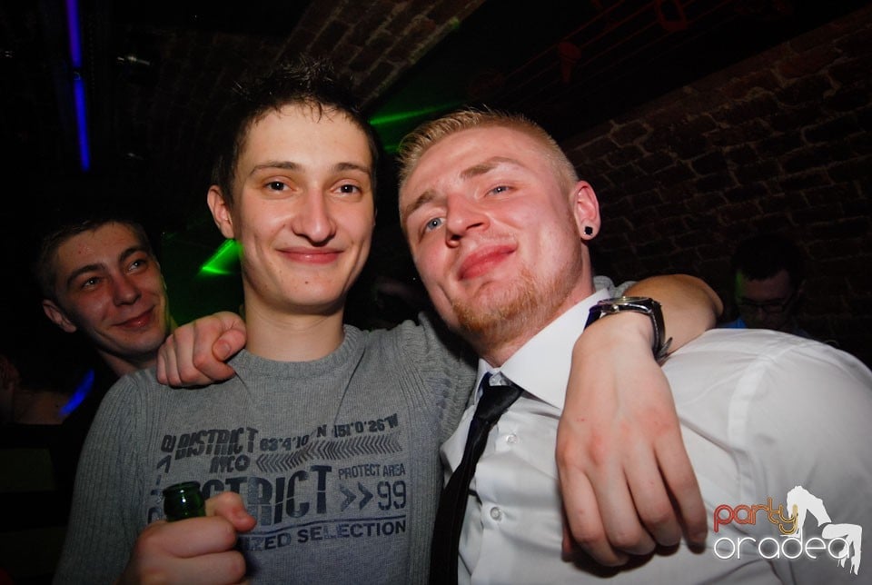 Party time în Club Escape, 