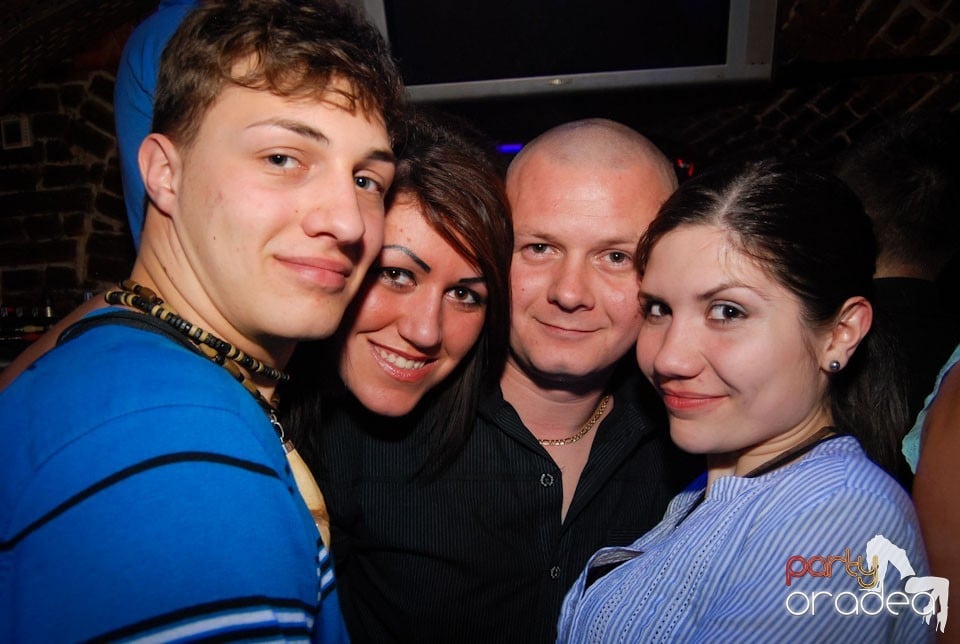 Party time în Club Escape, 