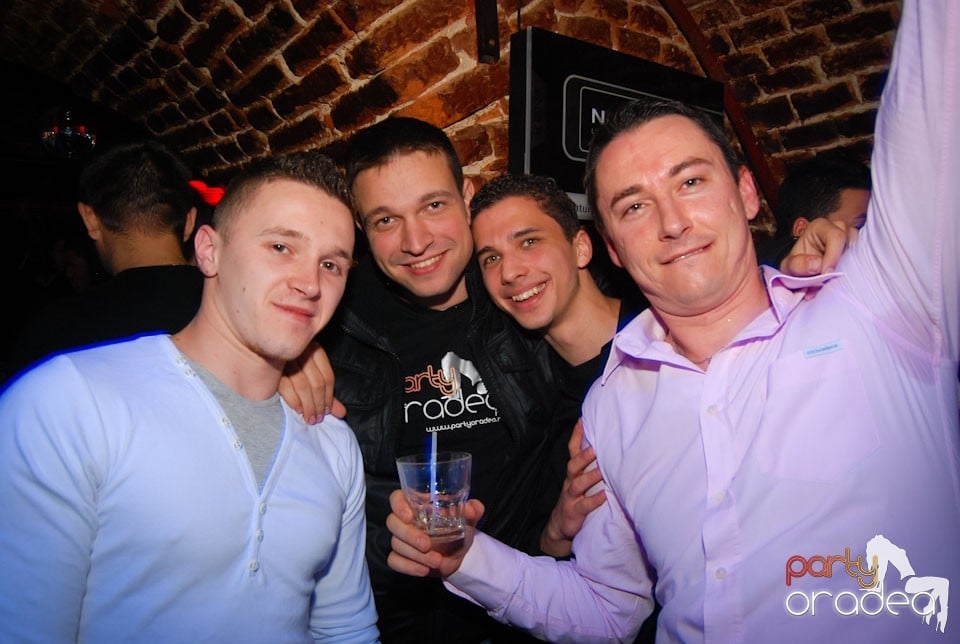 Party time în Club Escape, 