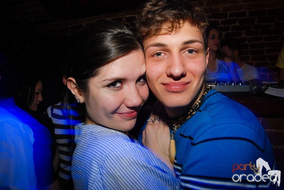 Party time în Club Escape, 
