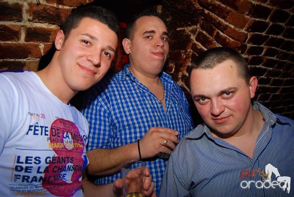 Party time în Club Escape, 