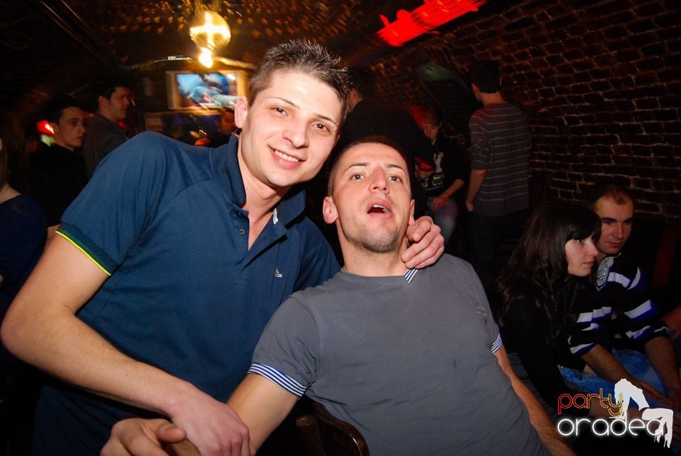 Party time în Club Escape, 