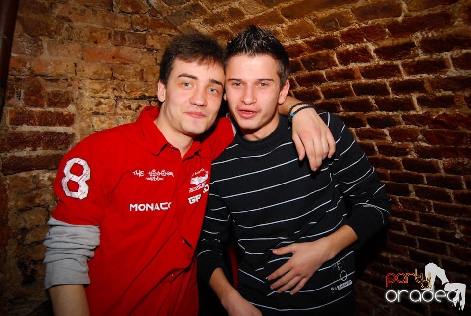 Party time în Club Escape, 