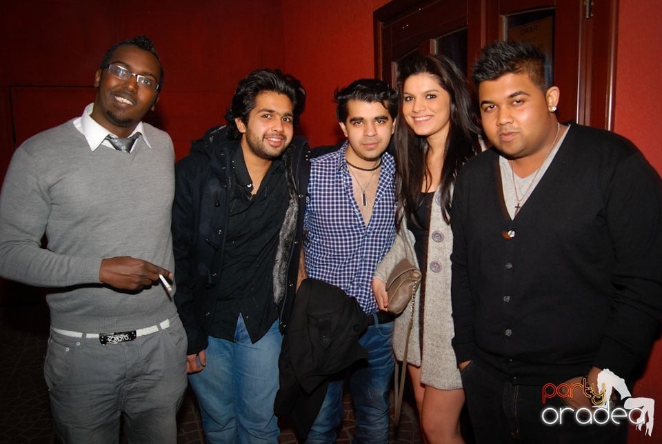 Party time în Club Escape, 