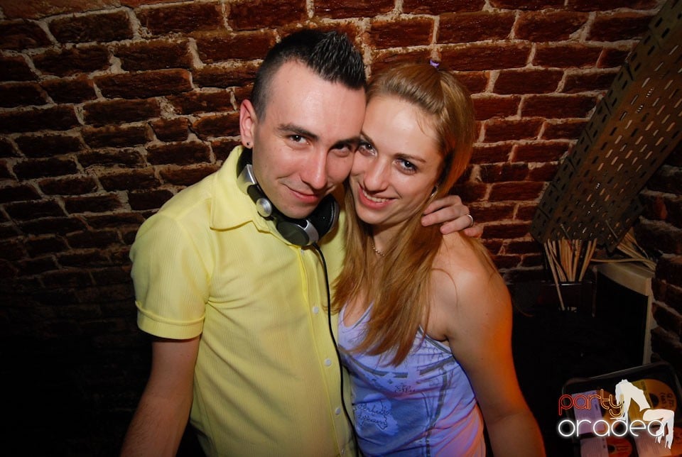 Party time în Club Escape, 