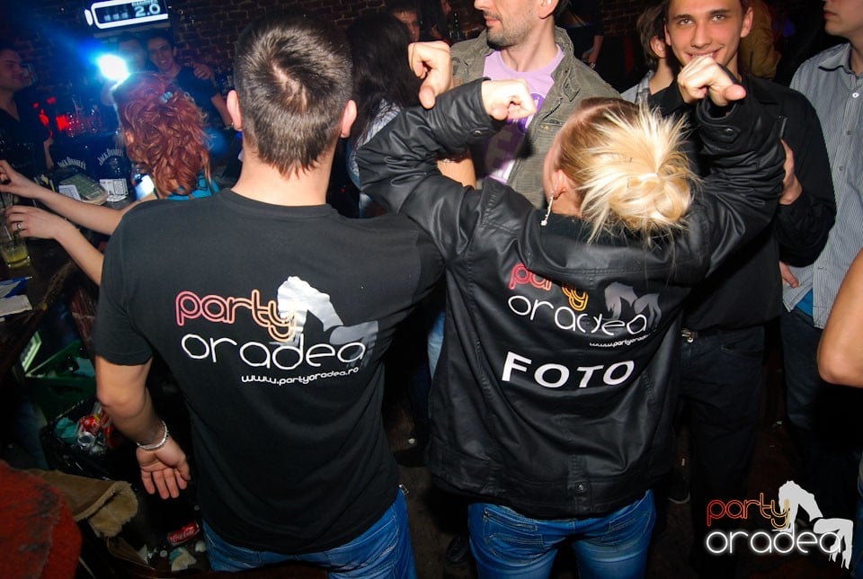 Party time în Club Escape, 