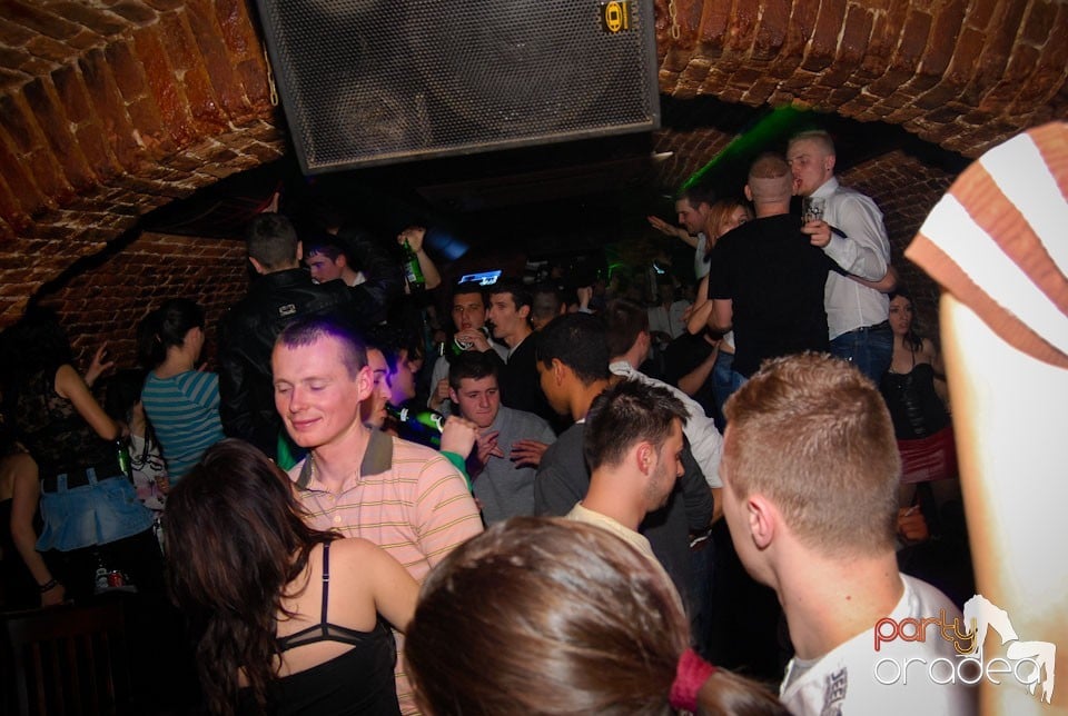 Party time în Club Escape, 