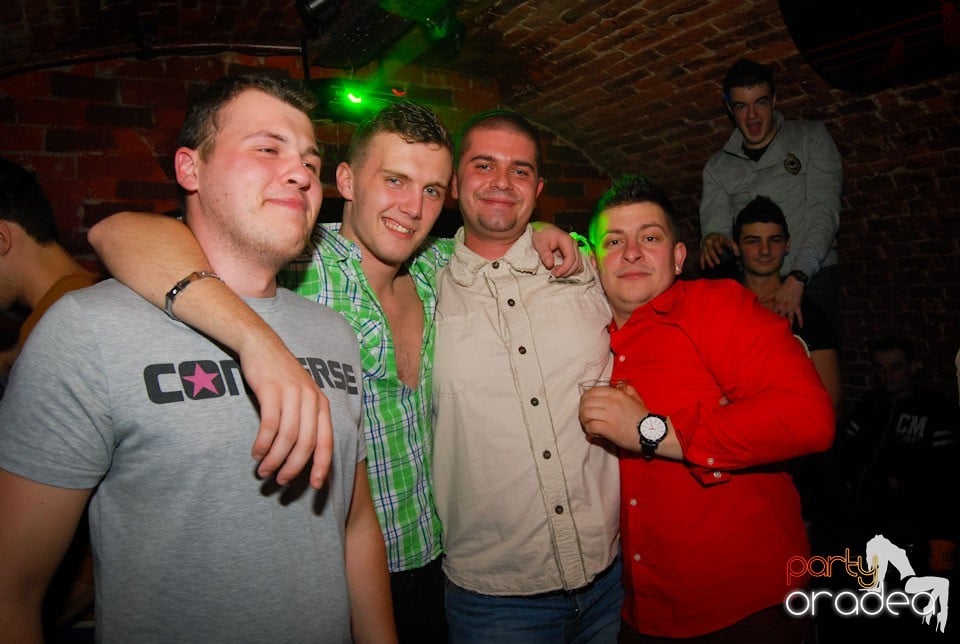 Party time în Club Escape, 