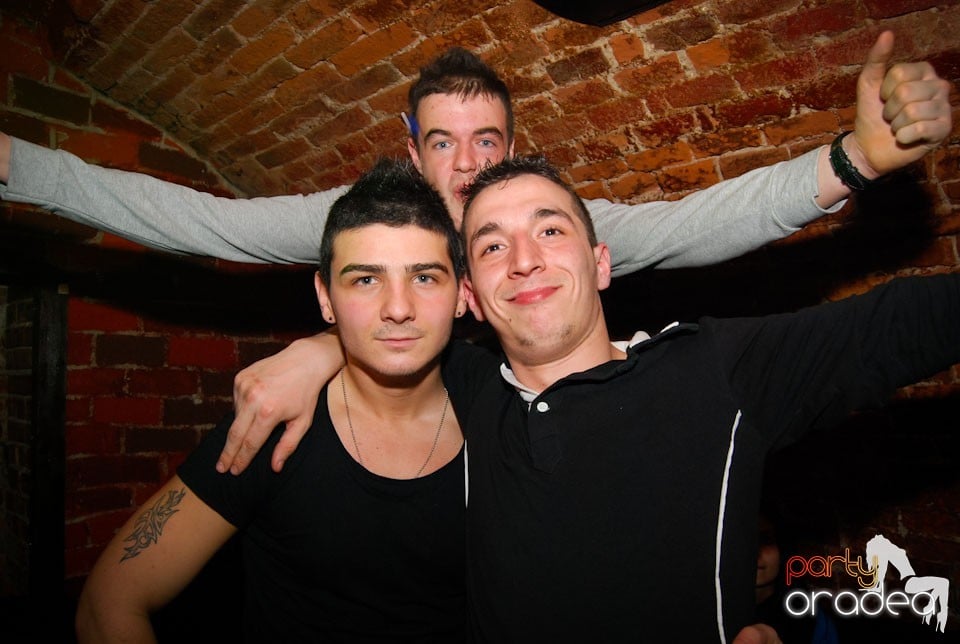 Party time în Club Escape, 