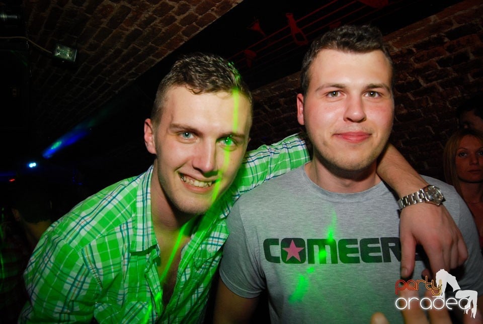 Party time în Club Escape, 