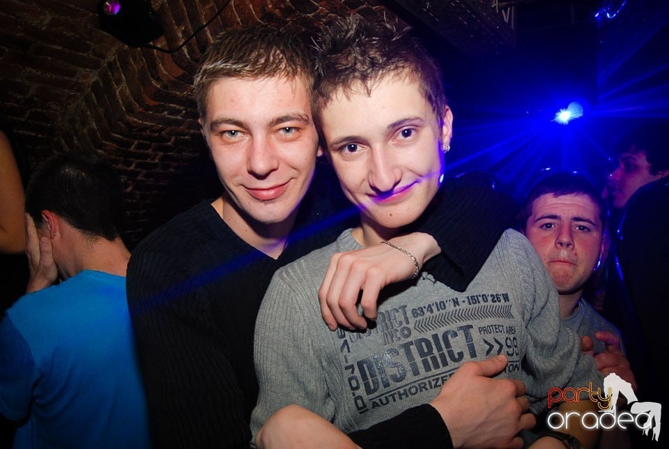 Party time în Club Escape, 