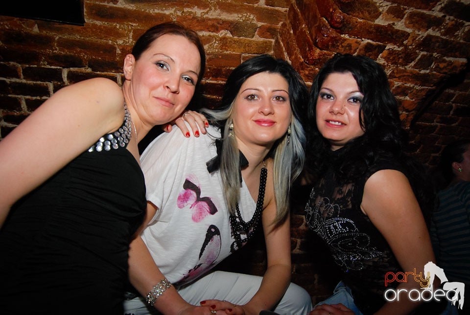 Party time în Club Escape, 