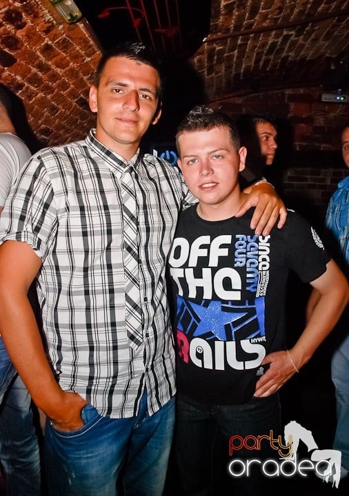 Party time în Club Escape, 