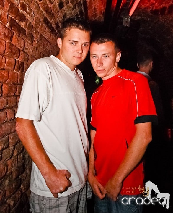 Party time în Club Escape, 