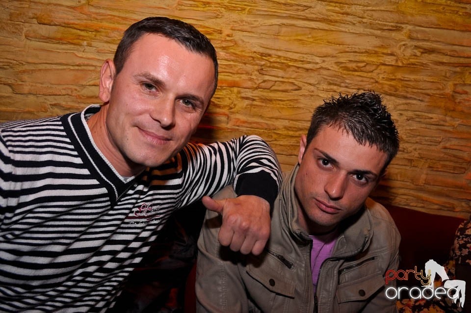 Party time în Downtown, 