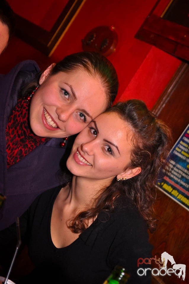 Party time în Downtown, 