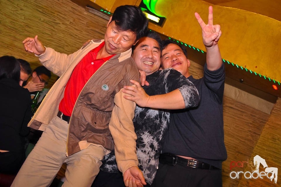 Party time în Downtown, 