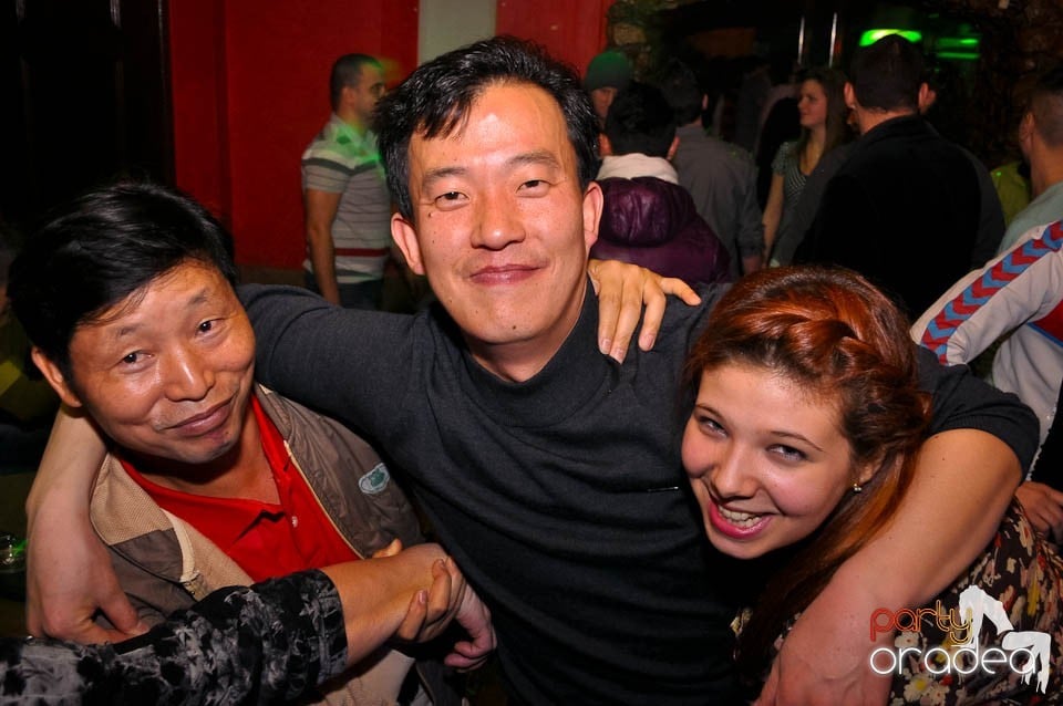 Party time în Downtown, 