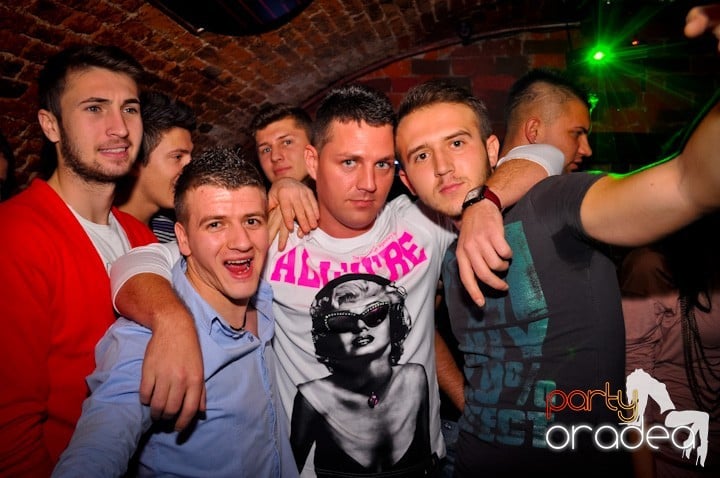 Party Time în Escape, 