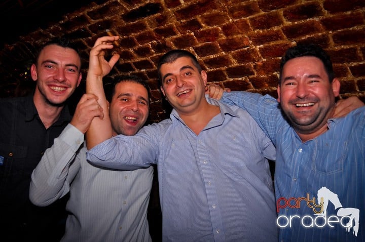 Party Time în Escape, 