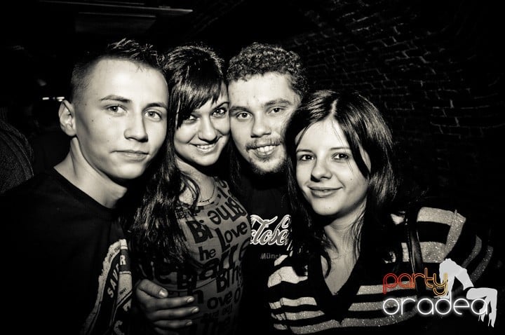 Party Time în Escape, 