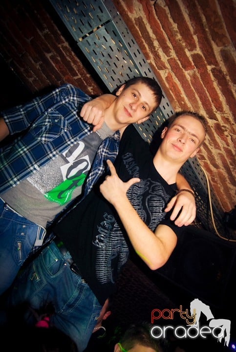 Party time în Escape, 