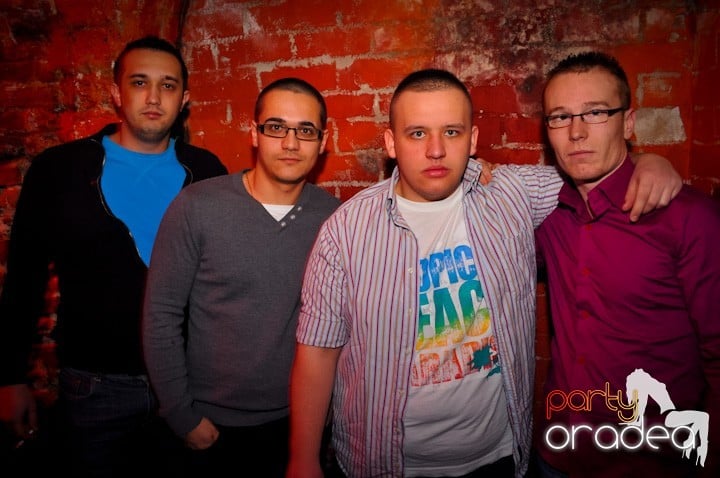 Party Time în Escape, 