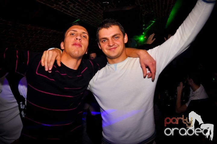 Party Time în Escape, 