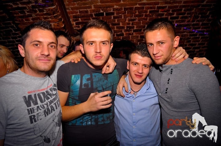 Party Time în Escape, 