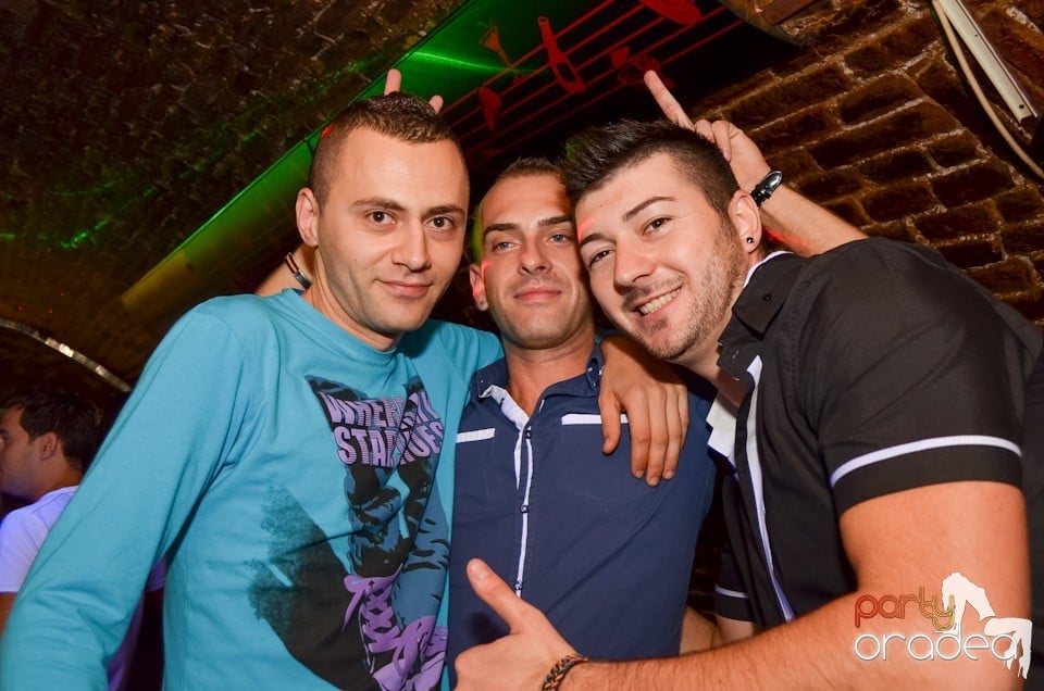 Party Tonight @ Club Escape,