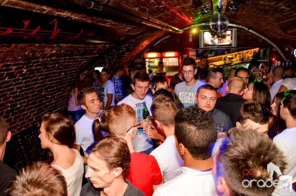 Party Tonight @ Club Escape,