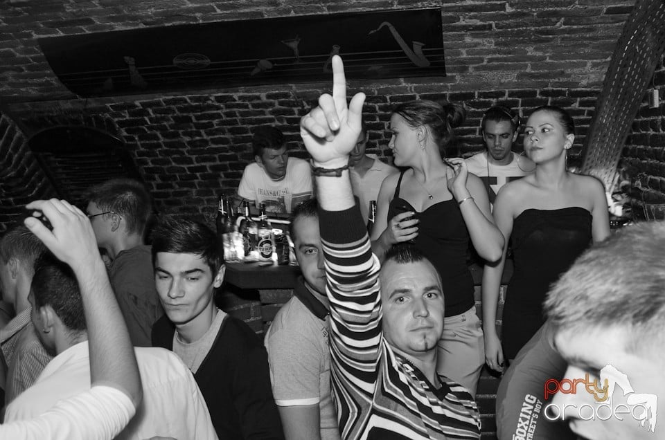 Party Tonight @ Club Escape,
