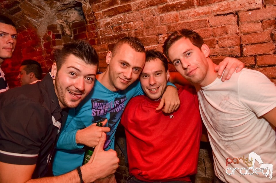 Party Tonight @ Club Escape,
