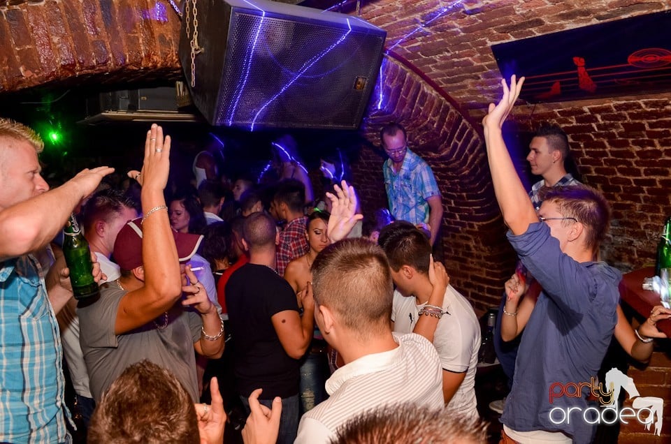 Party Tonight @ Club Escape,