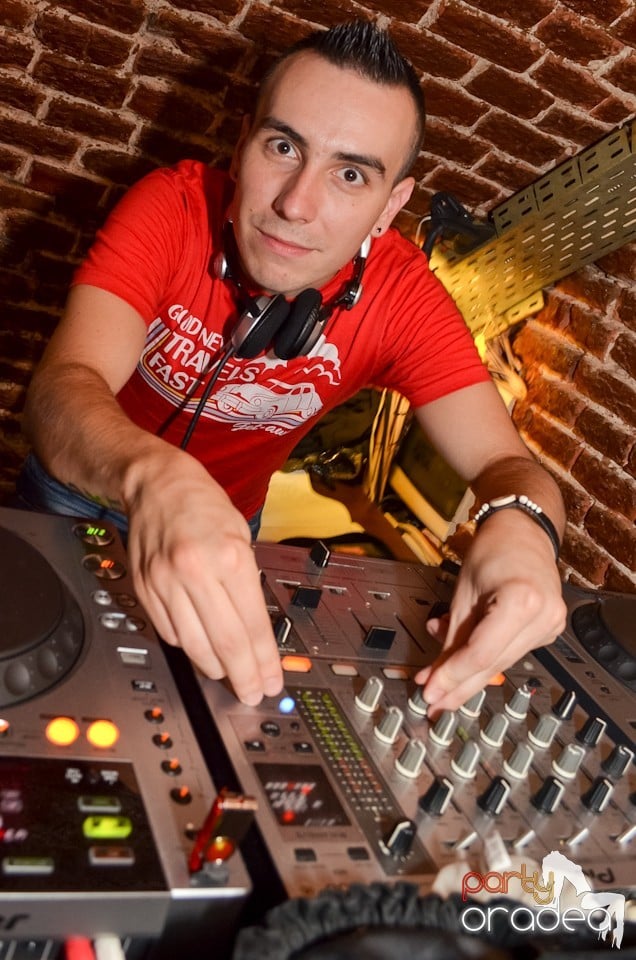Party Tonight @ Club Escape,