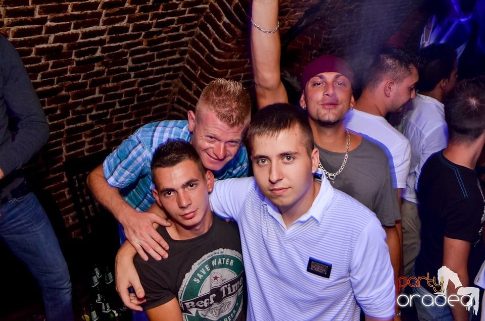 Party Tonight @ Club Escape,