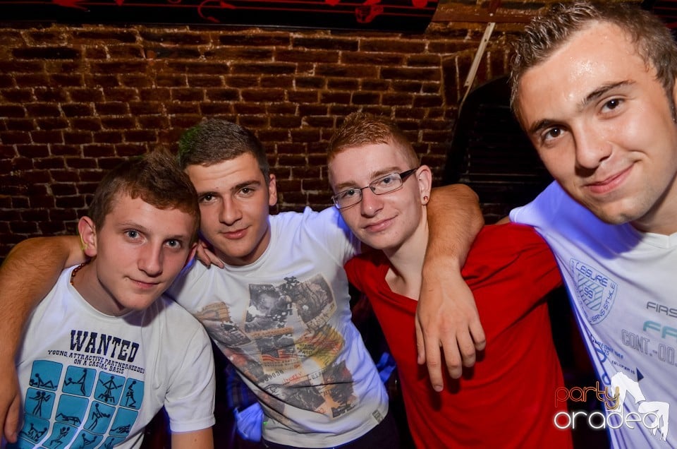 Party Tonight @ Club Escape,
